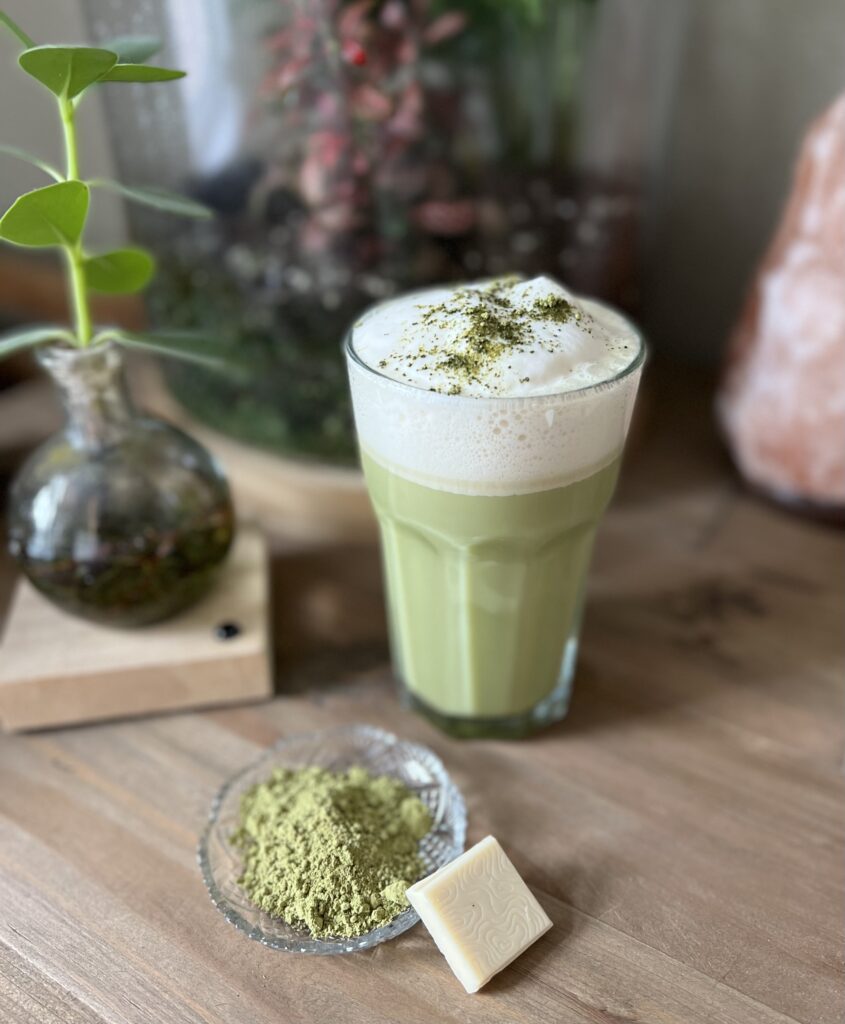 Witte choc matcha latte